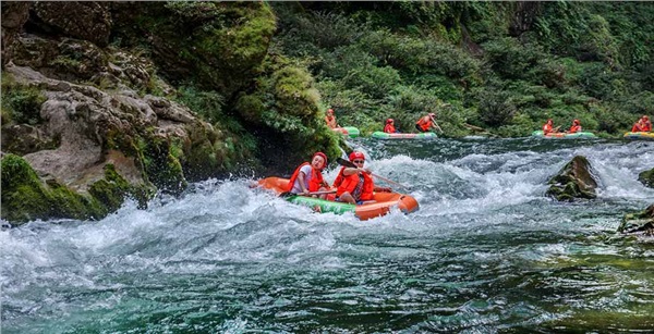 黃龍洞、天門仙山、猛洞河、鳳凰古城“湘西神秘之旅”5日游