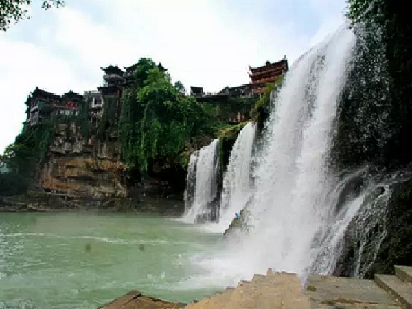 湘西芙蓉鎮(zhèn)、紅石林（坐龍峽、酉水畫(huà)廊）高品質(zhì)汽車(chē)2日游