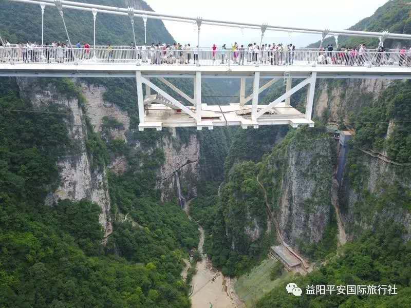 　張家界大峽谷、玻璃橋、黃龍洞品質(zhì)純玩兩日游c2