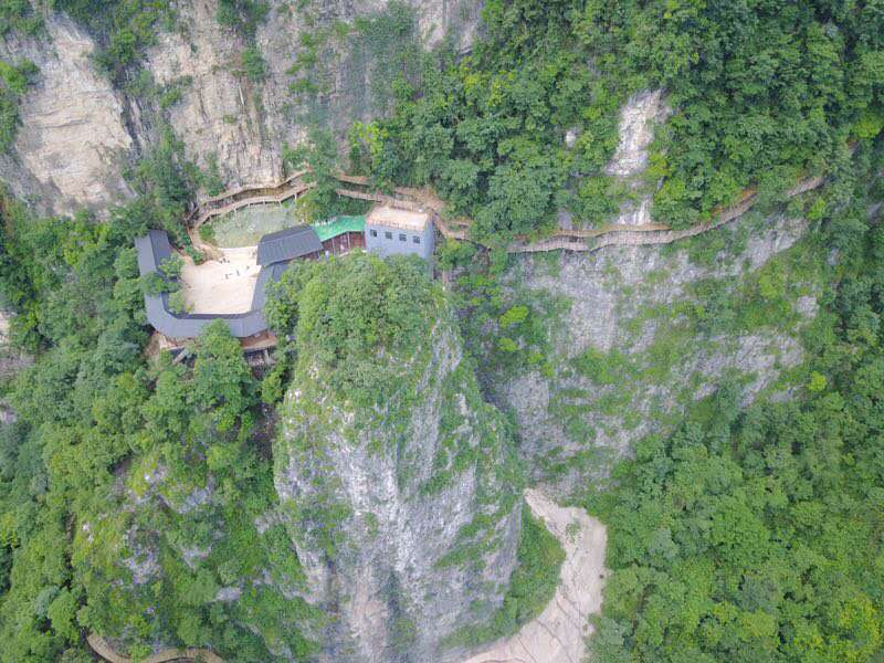 玻璃橋、天子山、猛洞河、 天門山、鳳凰古城 純玩4晚5日游F5