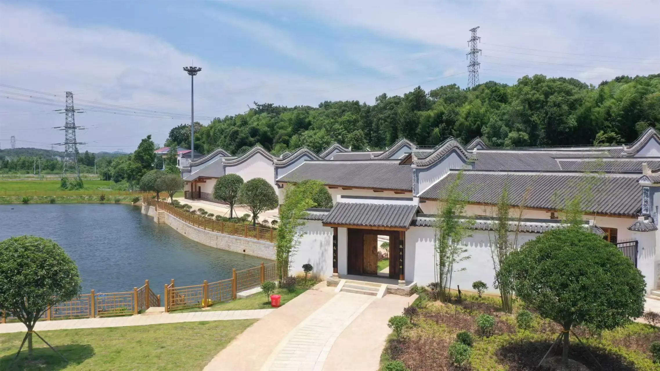 清溪村、天意木國景區(qū)、明清古巷、市博物館、胡林翼故居二日游